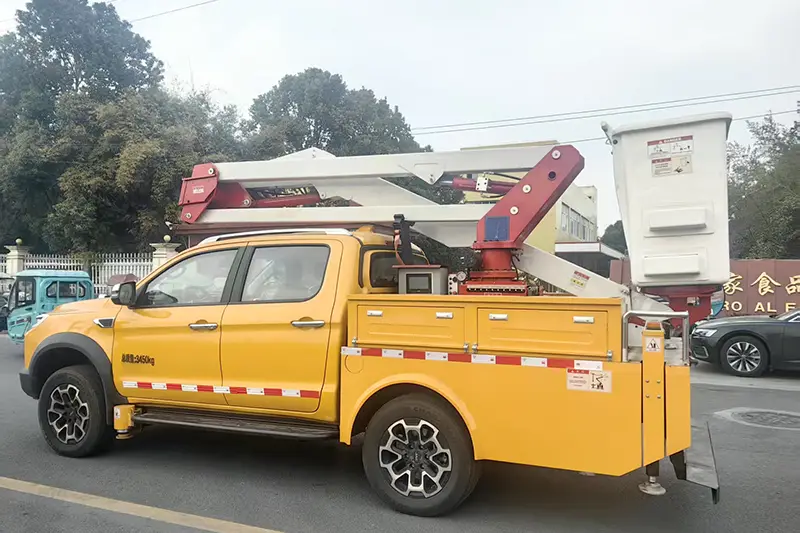 Small Articulating Boom Work Truck